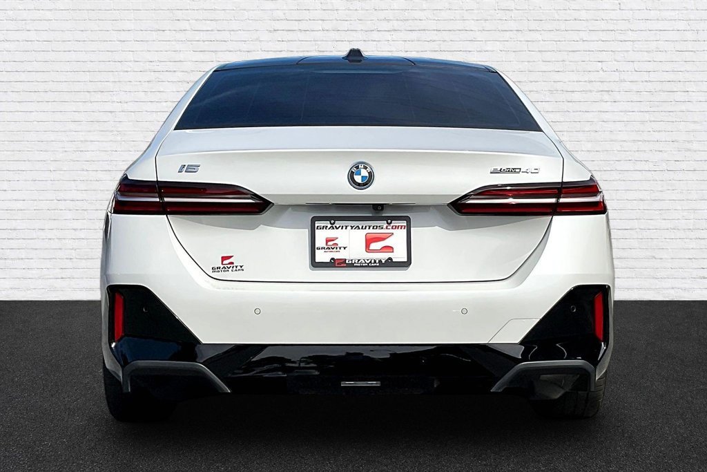 Used 2024 BMW i5 eDrive40i w/ Executive Package RWD image 5