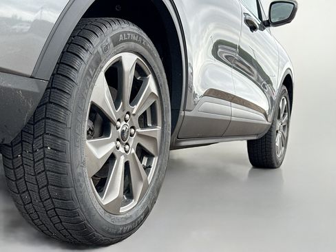 Used 2024 Ford Escape Platinum AWD/4WD image 15
