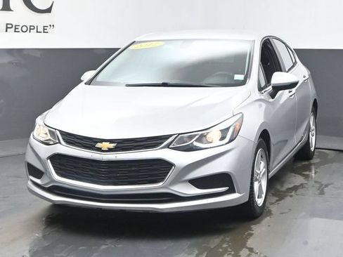 Used 2017 Chevrolet Cruze LT w/ Convenience Package FWD image 7