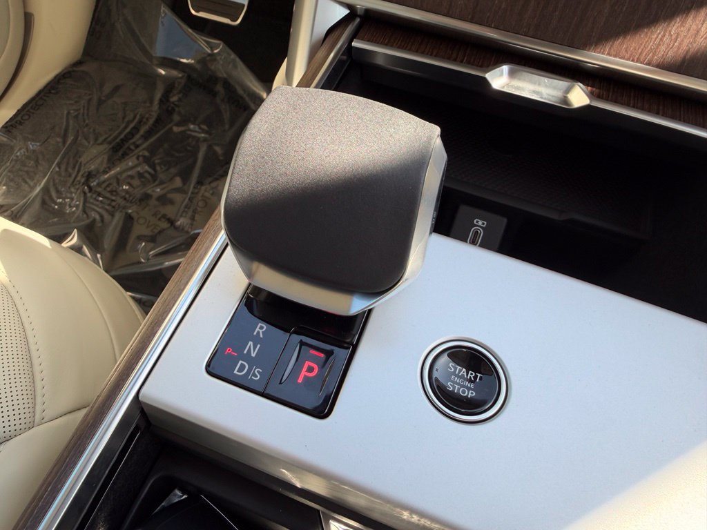 New 2026 Land Rover Range Rover SE AWD/4WD image 13
