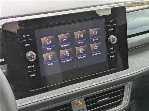 New 2026 Volkswagen Taos SE FWD image 12