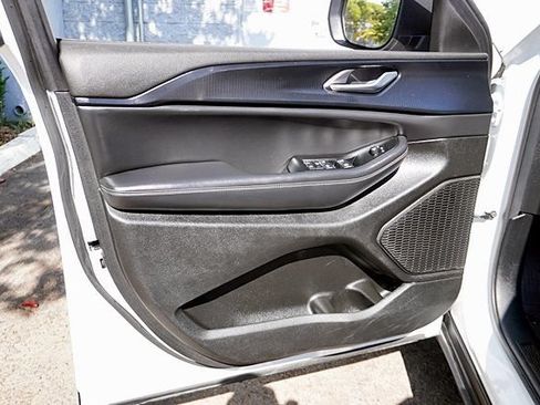 Certified 2023 Jeep Grand Cherokee Laredo RWD image 23