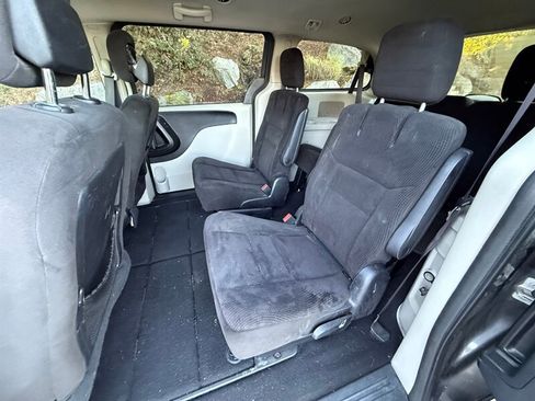Used 2016 Dodge Grand Caravan SXT image 14