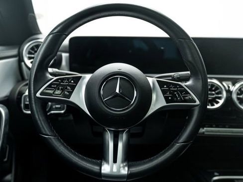 Used 2025 Mercedes-Benz CLA 250 image 21
