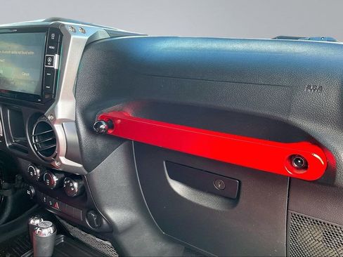 Used 2017 Jeep Wrangler Unlimited Sport w/ Connectivity Group image 16