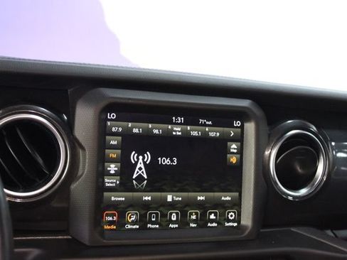 Used 2023 Jeep Wrangler Unlimited Sahara AWD/4WD image 19
