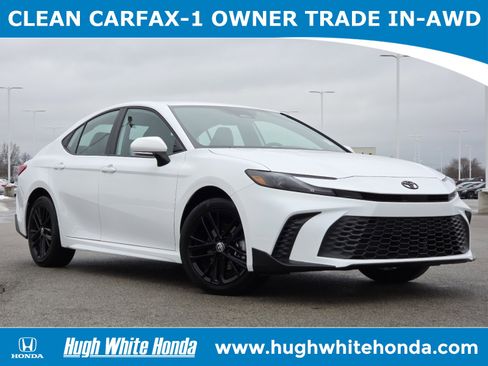 Used 2025 Toyota Camry SE w/ Convenience Package image 1