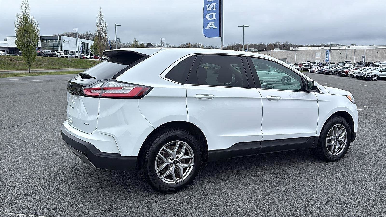 Used 2024 Ford Edge SEL AWD/4WD image 5