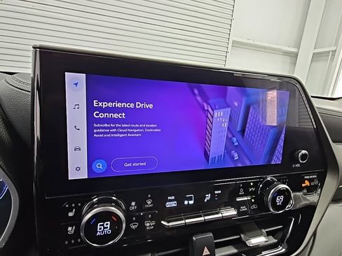 Used 2023 Toyota Highlander Limited image 18