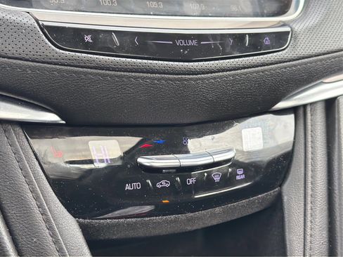 Used 2018 Cadillac XT5 Luxury w/ Driver Awareness Package AWD/4WD image 16