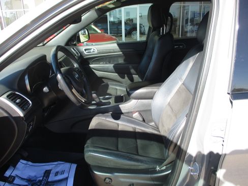 Used 2019 Jeep Grand Cherokee Altitude image 4