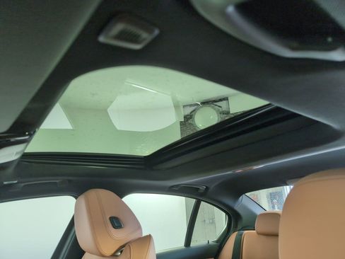 Used 2025 BMW 330i Sedan w/ M Sport Package image 12