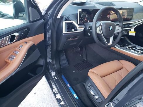 New 2026 BMW X7 xDrive40i w/ Premium Package image 9