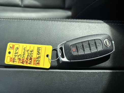 Used 2023 Nissan Rogue SV w/ SV Premium Package image 28