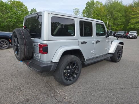 Used 2023 Jeep Wrangler Unlimited Sahara w/ Cold Weather Group AWD/4WD image 3
