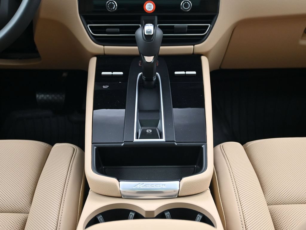 Used 2026 Porsche Macan AWD/4WD image 10