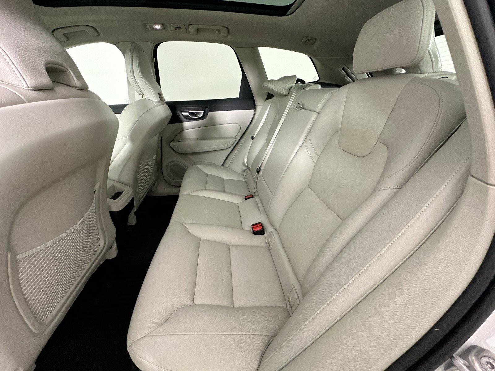 Certified 2024 Volvo XC60 B5 Plus w/ Climate Package AWD/4WD image 38