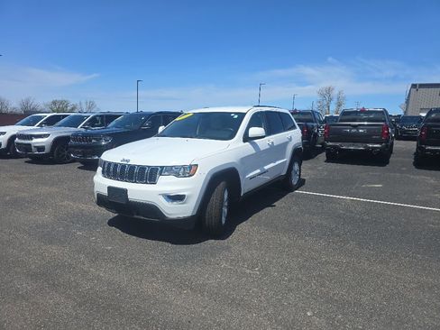 Used 2022 Jeep Grand Cherokee Laredo E AWD/4WD image 2