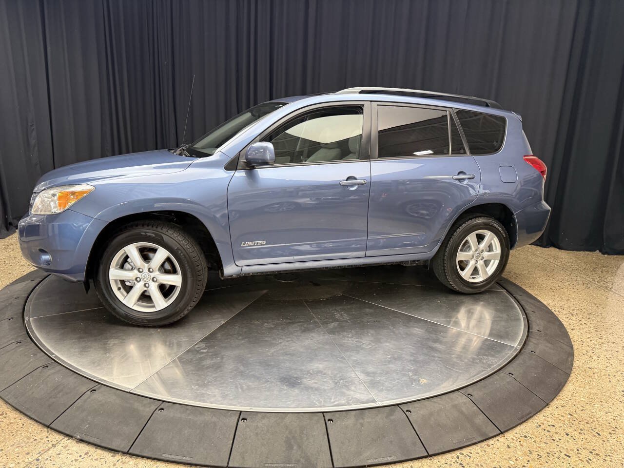 Used 2008 Toyota RAV4 Limited AWD/4WD image 4