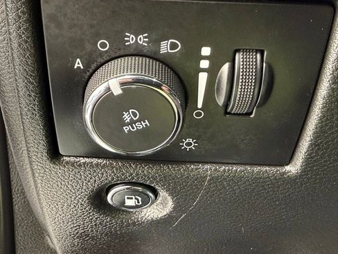 Used 2020 Jeep Grand Cherokee Altitude image 34