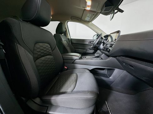 Used 2024 Nissan Pathfinder S image 29