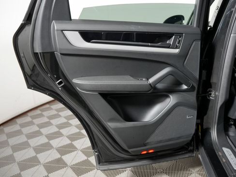 Certified 2024 Porsche Cayenne AWD/4WD image 37