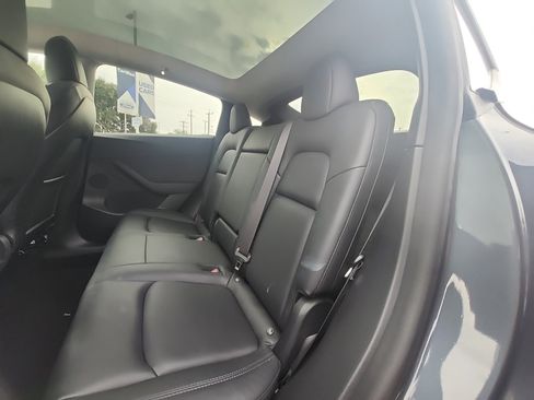 Used 2021 Tesla Model Y Long Range image 12