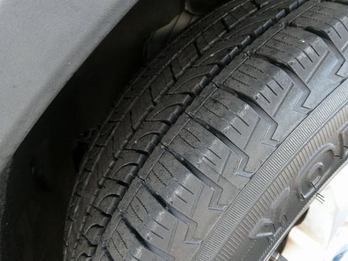 Used 2020 Ford Explorer XLT image 12