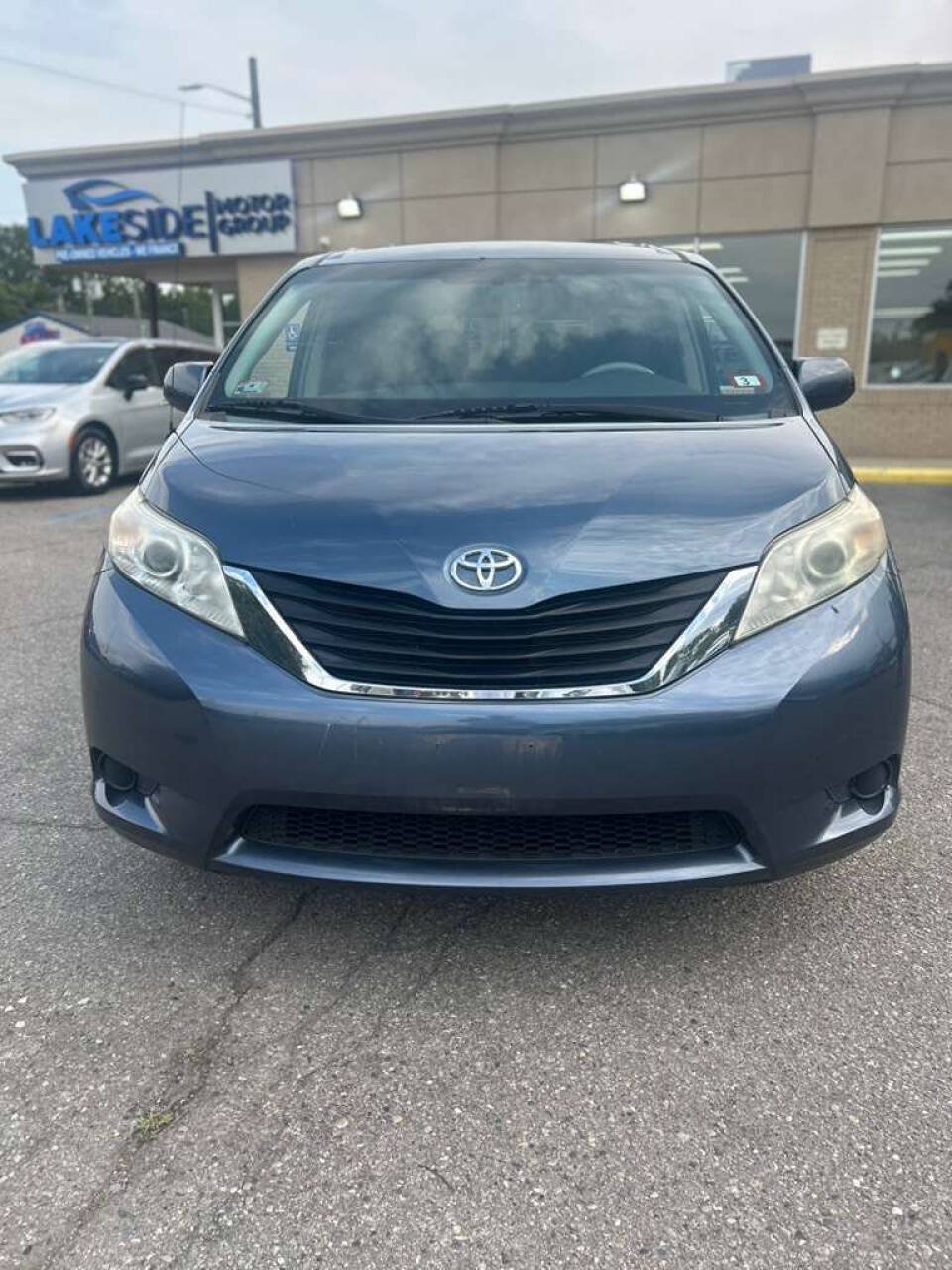 Used 2014 Toyota Sienna LE FWD image 2