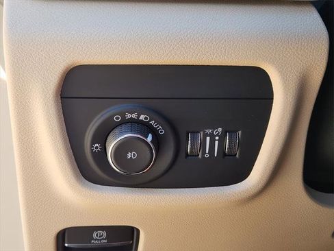 Certified 2022 Jeep Grand Cherokee Limited w/ MOPAR Finishing Package image 27