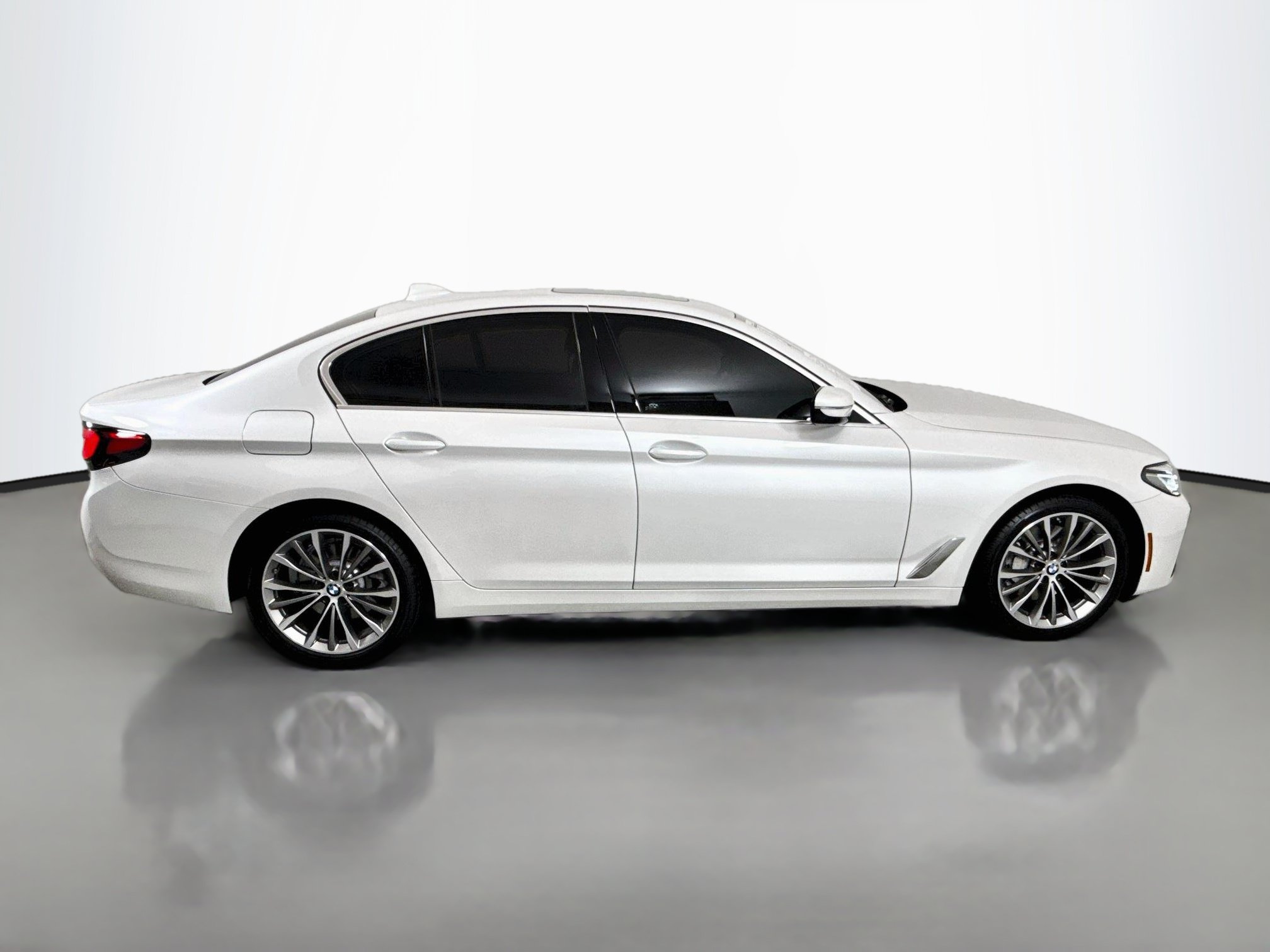 Used 2022 BMW 530i xDrive w/ Premium Package AWD/4WD image 8