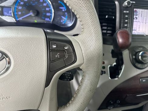 Used 2011 Toyota Sienna XLE image 16