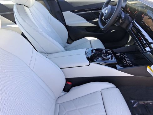 Used 2026 BMW 530i w/ Premium Package RWD image 30