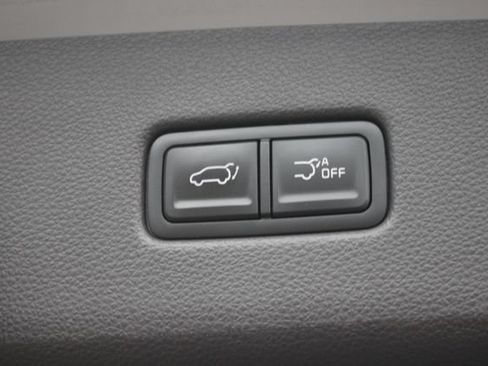 Used 2024 Kia Carnival EX FWD image 27