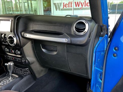 Used 2015 Jeep Wrangler Sahara w/ Connectivity Group AWD/4WD image 25