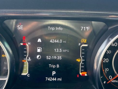 Used 2022 Jeep Gladiator Sport AWD/4WD image 18