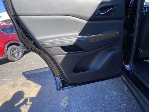 Used 2022 GMC Acadia SLE w/ Driver Convenience Package image 19