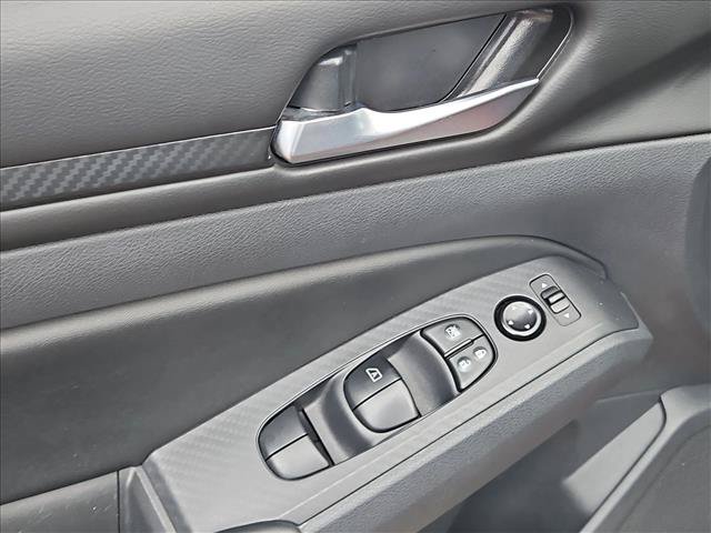 Used 2025 Nissan Altima 2.5 SV FWD image 10