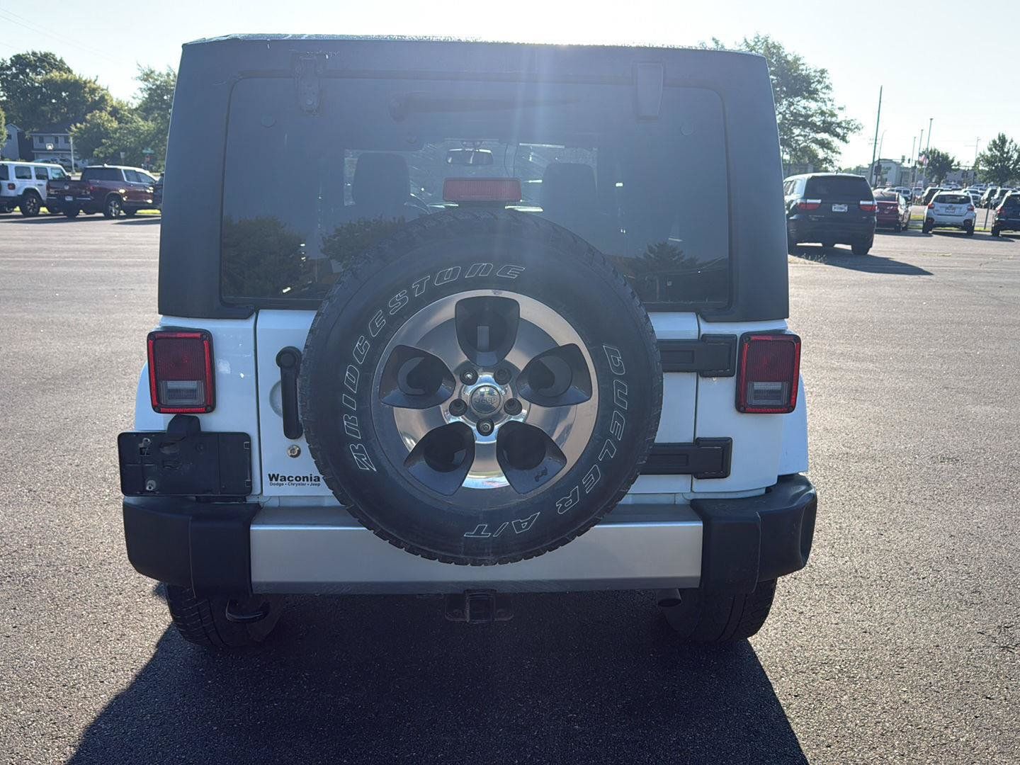 Used 2017 Jeep Wrangler Unlimited Sahara w/ Connectivity Group AWD/4WD image 3