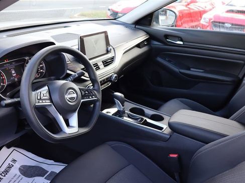 Used 2025 Nissan Altima 2.5 SV image 16