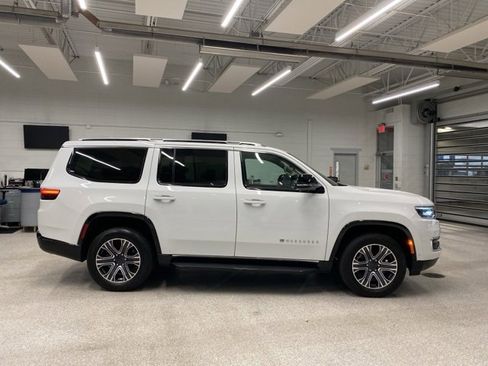 Used 2024 Jeep Wagoneer Series II image 4