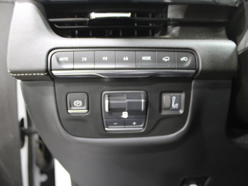 Used 2022 Cadillac Escalade ESV Premium Luxury w/ Performance Package image 9