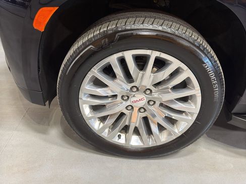Used 2024 GMC Yukon XL Denali image 12