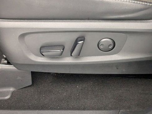 Used 2023 Nissan Pathfinder SL w/ Black Appearance Package image 13