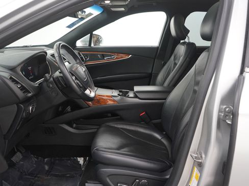 Used 2019 Lincoln Nautilus Reserve image 23