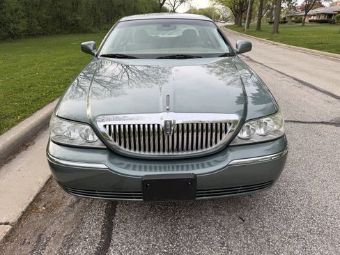 Used 2006 Lincoln Town Car Signature Limited RWD image 8