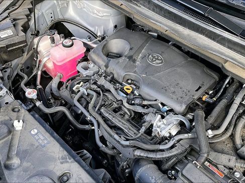 Used 2024 Toyota Sienna XLE Woodland Edition image 40