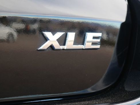Used 2019 Toyota Highlander XLE image 30