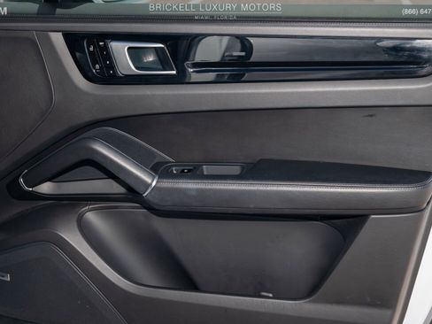 Used 2020 Porsche Cayenne image 17