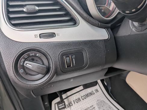 Used 2017 Dodge Journey SE FWD image 19